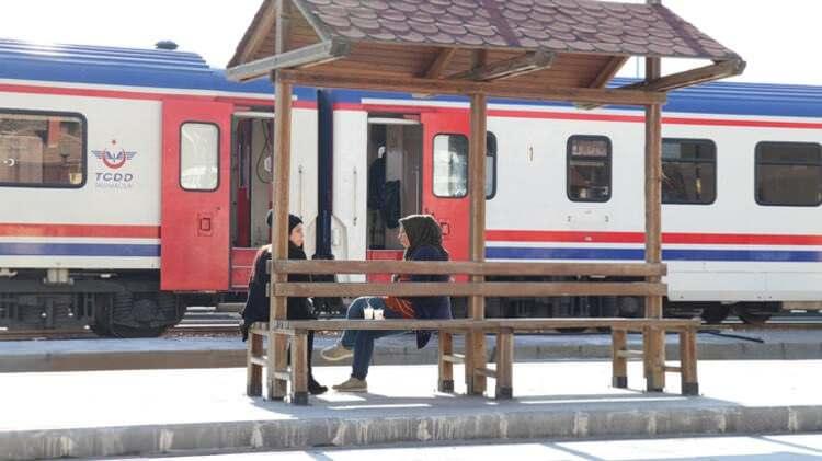<p>AFAD'dan yapılan yazılı açıklamada, Enerji ve Tabii Kaynaklar Bakanı Fatih Dönmez'in Cezayir'den, deprem bölgesine yapılacak kömür yardımıyla ilgili talimat verdiği belirtildi.</p>

<ul>
</ul>

<p> </p>
