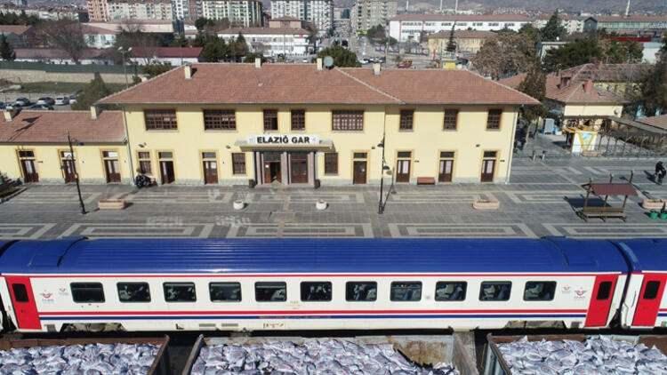 <p>Marmaris Belediyesi, depremzedelere temel ihtiyaç malzemesi yardımlarını ulaştırmak üzere harekete geçti. Yardımların Belediye Zabıta Müdürlüğü'ne ulaştırılması için sosyal medya ve cep telefonu aracılığıyla kampanyanın başlatıldığı bilgisi verildi. Bugün saat 17.00'a kadar sürecek kampanyayla toplanan malzemeler, depremzedelere gönderilecek.</p>

<ul>
</ul>
