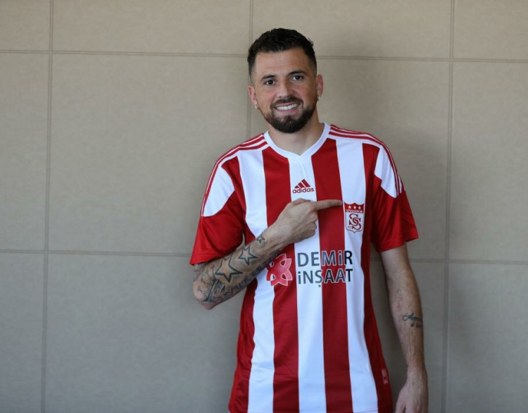 <p>CLAUDEMIR</p>

<p><strong>Yeni Takımı:</strong> DG Sivasspor<br />
<strong>Eski Takımı:</strong> Braga</p>
