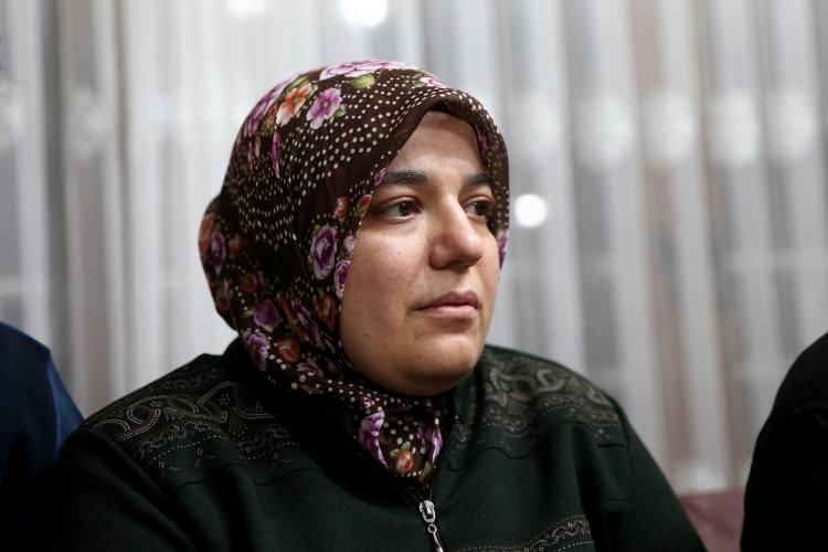 <p>Cumhurbaşkanı Recep Tayyip Erdoğan'la hastanedeyken telefonla görüştüğü anları anlatan Çelik, "Cumhurbaşkanımızı ve eşi Emine Hanımı yeni evimizde ağırlamak istiyorum. Herkesi ağırlamak isterim." ifadesini kullandı.</p>