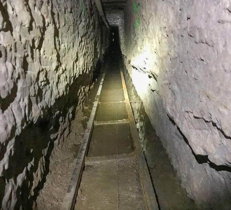 <p>Tünelde herhangi bir uyuşturucu madde bulunmadı ve tutuklama yapılmadı. Tünelin, yerin 21 metre altında, yaklaşık 170 santimetre yükseklikte ve 70 santimetre genişlikte olduğu açıklandı.</p>
<ul>
</ul>