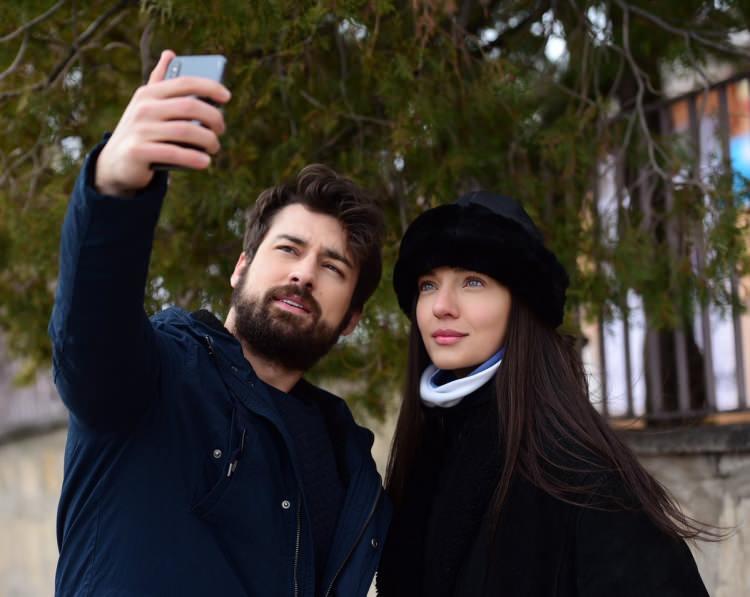 <p>Deli Gönül, Üç Harfliler: “Adak” gibi yapımlarda rol almıştır.</p>