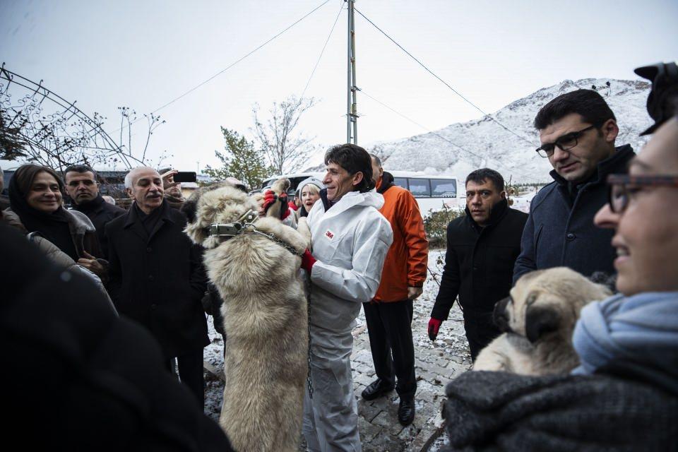 <p>Nostaljik klasik trenlerin yeniden canlandığını ifade eden Berger, insanların trenlerini sevdiğini belirtti.</p>
