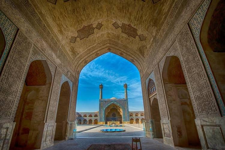 <p><strong>İran</strong></p>
<p>90 gün vizesiz.</p>
<p>İran artık yabancı turistlerin pasaportuna mühür vurmayacak. (ABD Yaptırımları)</p>
<p>İran Hükümet Sözcüsü Ali Rebii, "İnsanlar herhangi bir endişeye kapılmadan İran'ı rahat bir şekilde ziyaret edebilir. Pasaportlara mühür vurulmaması ile ilgili talimat, kısa süre içinde ülkedeki tüm havalimanlarında uygulanacak" dedi.</p>