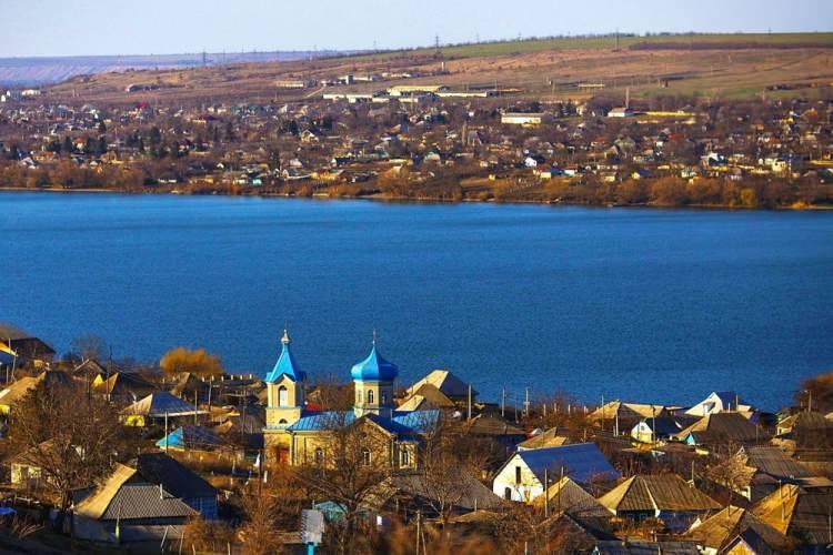 <p><strong>Moldova</strong></p>
<p>180 günde 90 günü aşmayacak şekilde vizesiz. (Pasaportsuz)</p>
<p><strong>Moldova</strong>'ya kimlikle seyahat dönemi <strong>19 Şubat 2019</strong> tarihi itibariyle başladı. Artık pasaporta ihtiyaç duymadan yeni tip çipli kimliğinizle de ülkeye giriş yapabilirsiniz.</p>