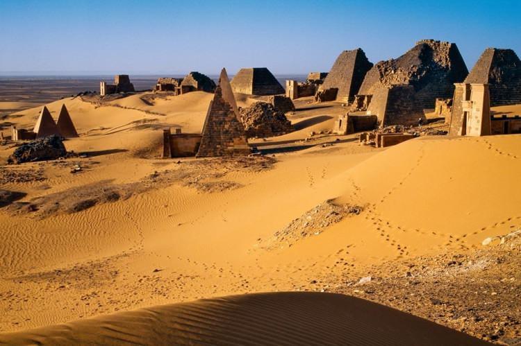 <p><strong>Sudan</strong></p>
<p>Kapıda vize uygulaması var.</p>
<p>Sudan, Hartum Uluslararası havalimanında 105 ABD doları karşılığında tek girişli, 30 gün vize veriyor.</p>
