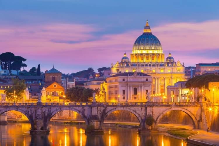 <p><strong>Vatikan</strong></p>
<p>180 günde 90 günü aşmayacak şekilde vizesiz.</p>
<p>İtalya'nın Roma şehri içerisinde, dünyanın en küçük mikro devletlerinden olan Vatikan, Türk vatandaşlarına vizesiz. Ancak İtalya içerisinde kaldığı ve öncelikle Roma'ya gitmeniz gerektiği için Schengen vizesi gerekiyor.</p>