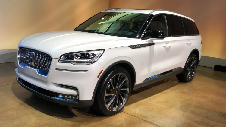 <p>Kaslı bir V6 motoru, zarif bir sürüş ve oturma- kargo alanı ile birlikte lüks bir SUV'dan bekleyeceğiniz tüm zenginliğe sahip. Otomatik frenleme, kör nokta izleme ve arka çapraz trafik uyarısı gibi güvenlik teknolojisi de yer alıyor.</p>
<p> </p>
<p> </p>
<p> </p>