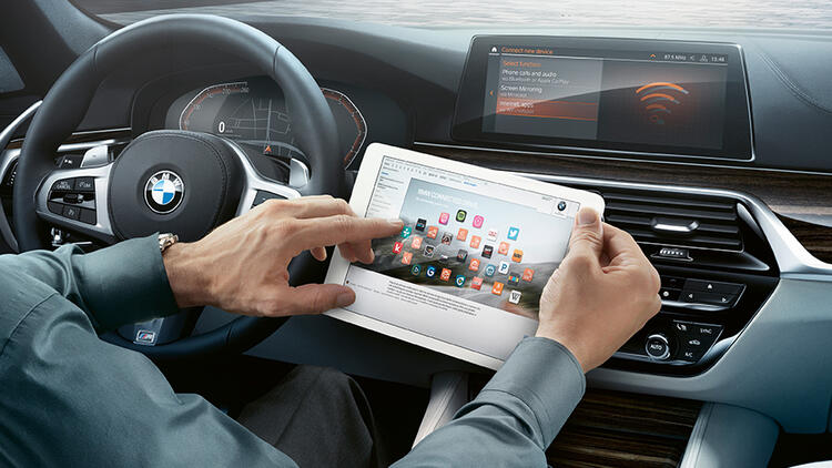 <p>BMW 5 Serisi şimdi Special Edition donanımı ile benzersiz sürüş deneyimi sunan, Soft Close özellikli kapılar ve BMW Live Cockpit Professional gibi teknolojilerle beklentilerin üzerinde deneyim sunuyor.</p>
<p> </p>