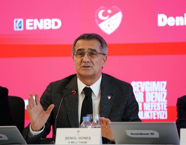 <p><strong>Güneş: “İnşallah beklentiye cevap veririz”</strong></p>

<div> 
<div>
<div>Törende söz alan ve Avrupa Şampiyonası’nda büyük sorumlulukları olduklarını belirten A Milli Takım Teknik Direktörü Şenol Güneş ise, “Futbol endüstrisi büyük bir iş yeri oldu. Herkesin alanları değişti. Başkanımız futboldan bahsetti ama o da ekonomi. Bizim işimiz futbol. Bizim mesleğimiz bu ama paranın da gelmesi bizi sevindiriyor.</div>
</div>
</div>
