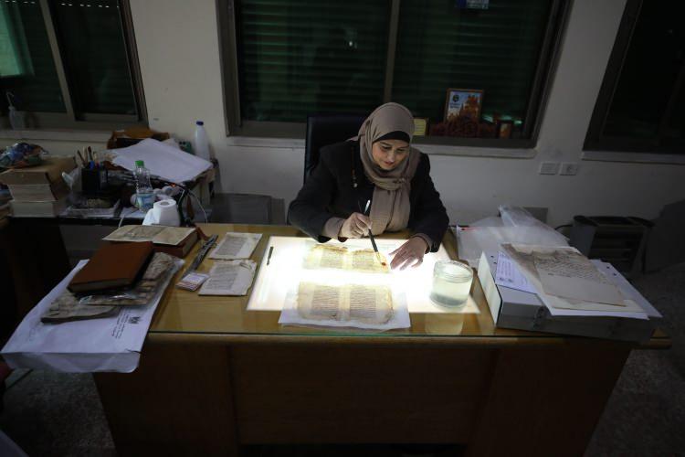 <p>Türkiye, Devlet Arşivleri Genel Müdürlüğü ve Vakıflar Genel Müdürlüğü bünyesinde yer alan, Filistin'e dair tapu kayıtları ile belge ve dokümanları içeren Osmanlı arşivlerinin elektronik kopyasını geçen yıl Filistin'e vermişti. </p>

<p> </p>
