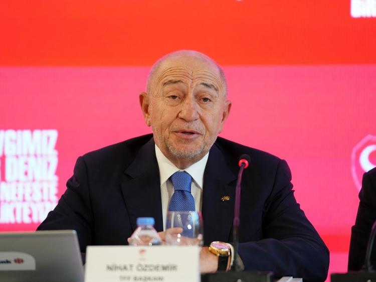 <div><strong>Özdemir: “Sponsor rekoru kıracağız”</strong></div>

<div>İmza törenin ardından bir basın mensubunun limit düzenlemesi ile ilgili sorduğu soruya Başkan Özdemir, "Biz lisans kurulunun verdiği kararlarla transfer dönemi başarılı bir şekilde atlattığımıza inanıyoruz” cevabını verdi.</div>

<div> </div>
