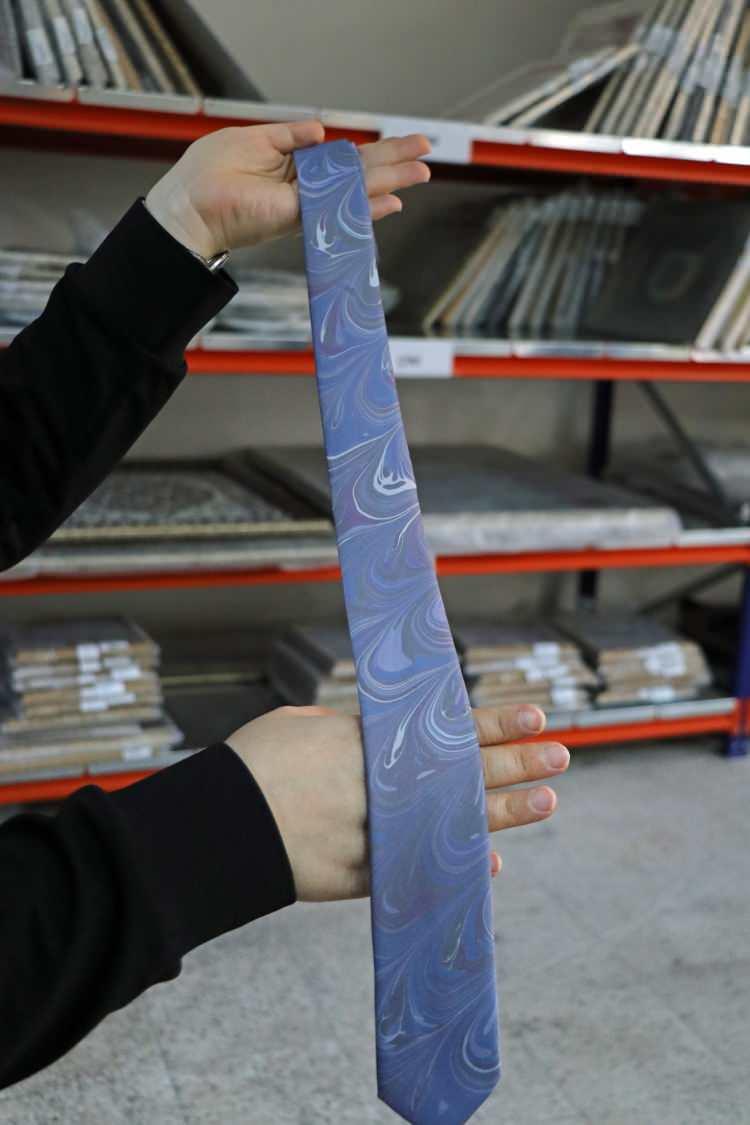 <p>Farklı branşlarda eğitim veren usta öğreticilerin eserlerinin satışa sunulduğu site aracılığıyla yakın zamanda kursiyerlerin ürünleri de satılacak.</p>
<p> </p>
