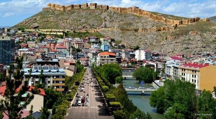 <p>BAYBURT:  84 bin 843 kişi.</p>
