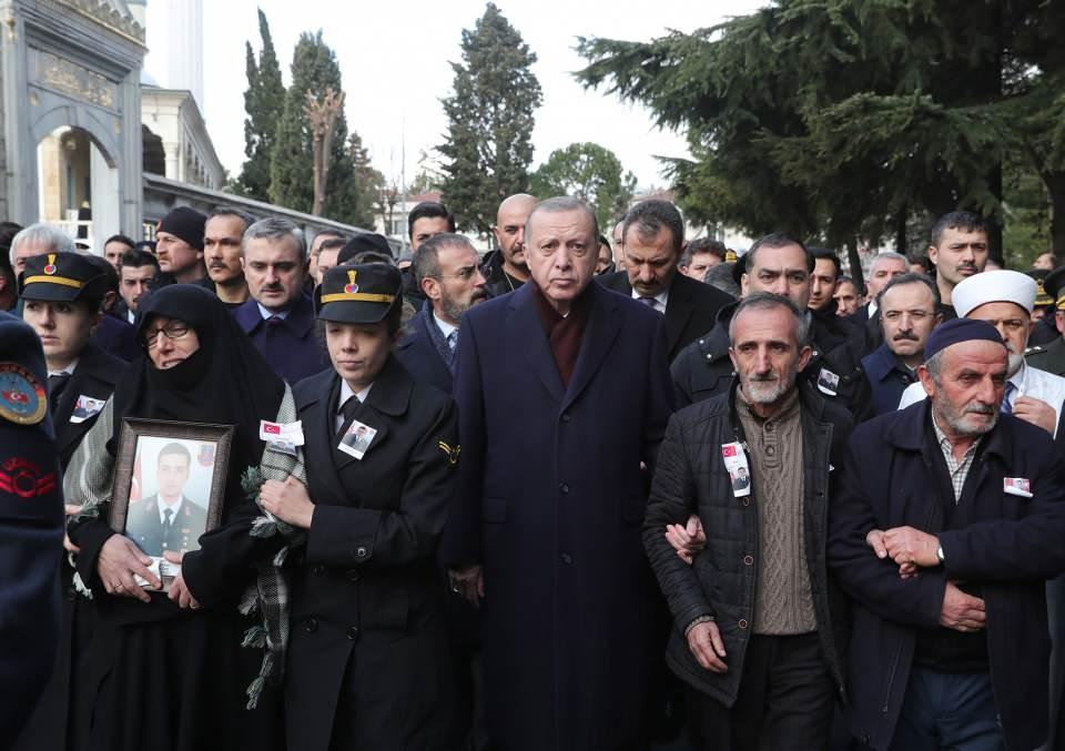 <p>Van'daki çığ faciasında şehit olan Uzman Onbaşı Cihan Erat için cenaze töreni düzenlendi. Törenin ardından Erat'ın naaşı Edirnekapı Şehitliği'nde toprağa verilecek.</p>

<p> </p>
