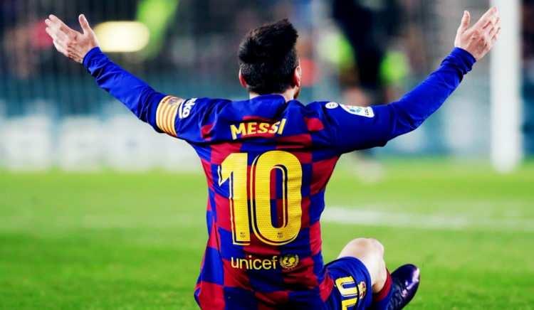 <div>Barcelona ise La Liga'da 22 haftada 14 galibiyet, 4 beraberlik, 4 mağlubiyetle 46 puan topladı ve Real Madrid'in 3 puan gerisinde yer alıyor.</div>