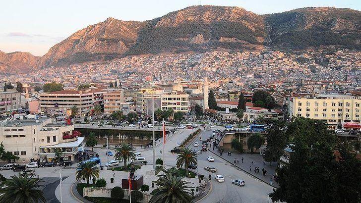 <p>HATAY: 1 milyon 628 bin 894 kişi.</p>

<p> </p>
