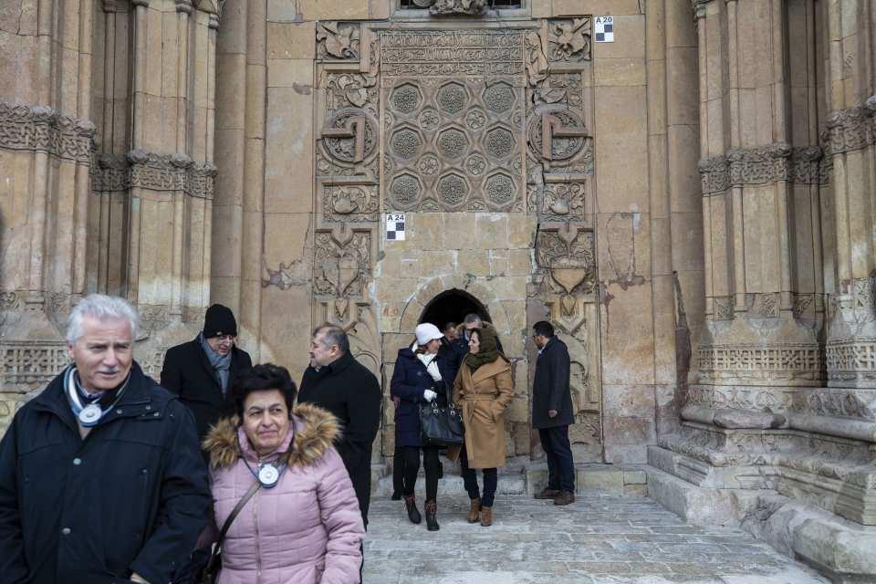 <p>Malherbe, Belçika'da gece sefer yapan yataklı trenler için yeni hatlar eklediklerini, bu tür trenlerin çevre dolayısıyla tercih edildiğini belirterek, Viyana-Brüksel arasında gece sefer yapan yataklı tren bulunduğunu ve bu trenin çok sevildiğini kaydetti.</p>

<p> </p>
