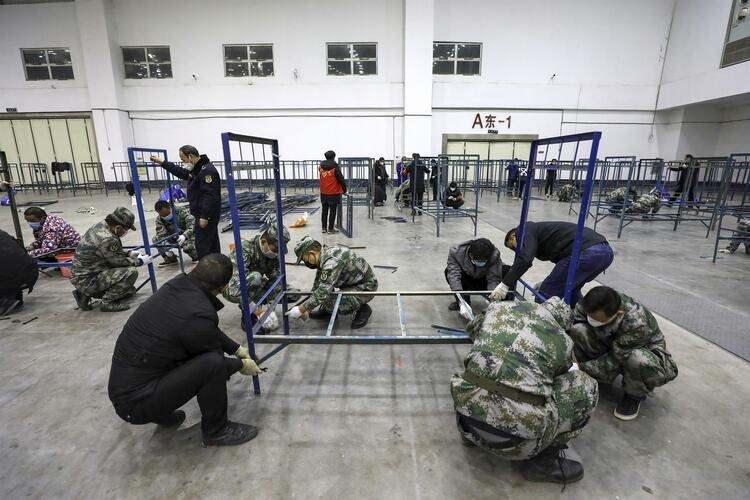 <p>Wuhan'da yetkililer; üç binayı biri jimnastik salonu ve bir diğeri de yine sergi merkezi olmak üzere 3 binayı daha dönüşüme sokacaklarını açıkladılar.</p>
<p> </p>