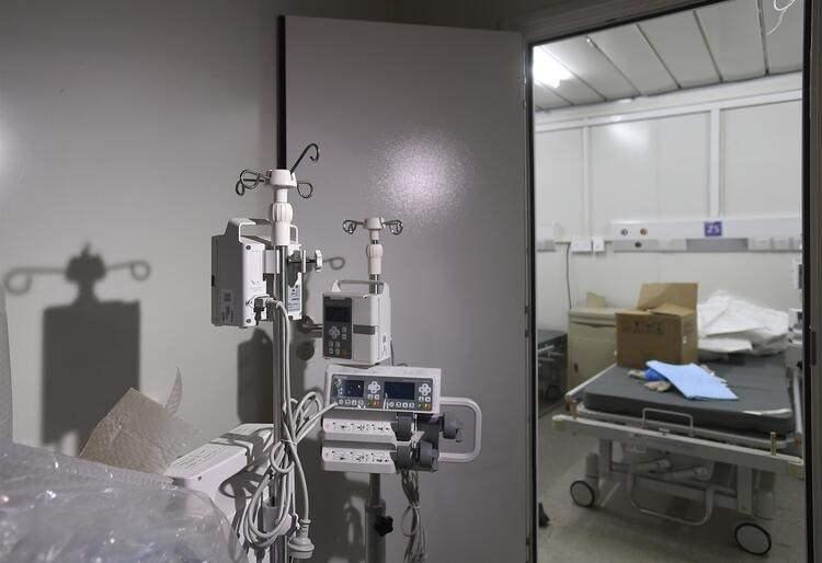 <p>Çinli yetkililer, virüsü durdurabilmek için otoyolları, her türlü ulaşım aracını durdurdu. 50 milyon Çinli karantinada dünyadan izole olmuş durumda.</p>
<p> </p>