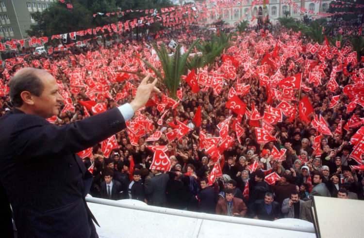 <p>- Cumhurbaşkanlığı Hükümet Sistemi</p>

<p>MHP Genel Başkanı Devlet Bahçeli, 11 Ekim 2016'daki grup toplantısında yaptığı "Başkanlık sistemi" çıkışıyla Cumhurbaşkanlığı Hükümet Sistemi ve 16 Nisan 2017'deki anasaya değişikliğine giden yolu açan isimlerden biri oldu. Türkiye, bu referandumda Cumhurbaşkanlığı Hükümet Sistemi'ne geçti.</p>
