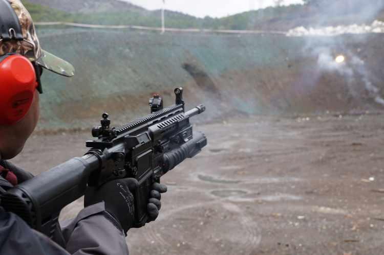 <p>Dipçik aksamı takılarak tek başına da kullanılabilen, 40 milimetrelik mühimmatı ateşleyen bomba atar, ses, gaz fişeği ve tahribatlı mühimmat kullanımına uygun geliştirildi.</p>