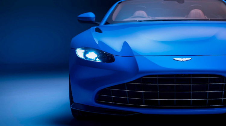 <p><span style="color:rgb(255, 165, 0)"><strong>2020 Aston Martin Vantage </strong></span></p>

<p>İngiliz spor otomobil üreticisi Aston Martin, Vantage Roadster modelini duyurdu.</p>

<p> 2020 Aston Vantage Roaster, güçlü çift turbo V8 motoru, lüks kabini ve 7 ileri manuel opsiyona sahip.</p>

<p> </p>
