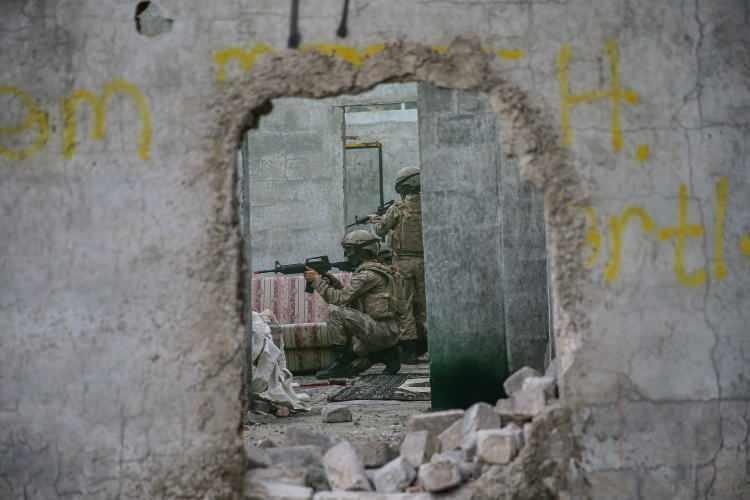 <p><strong> Günler süren açlık ve zorlu iklim koşullarıyla mücadele </strong></p>
<p>Hayatı idame tatbikatında 3 gün boyunca açlık, zorlu arazi ve iklim koşullarında ayakta kalmayı başaran kadın kursiyerler, kursun son bölümünde ise 10 gün boyunca arazide tatbikatları başarıyla icra etti.</p>