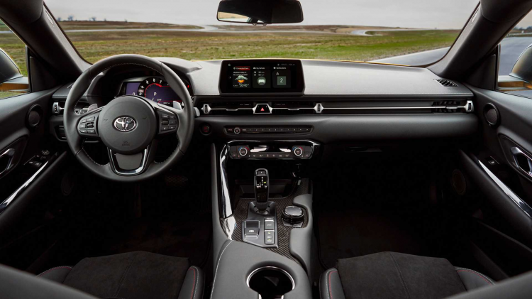 <p>2.0 litrelik daha erişilebilir motor ise 255 beygir güç ve 400 Nm tork üretirken, aracı 0’dan 100’e yaklaşık 5 saniyede taşıyor </p>