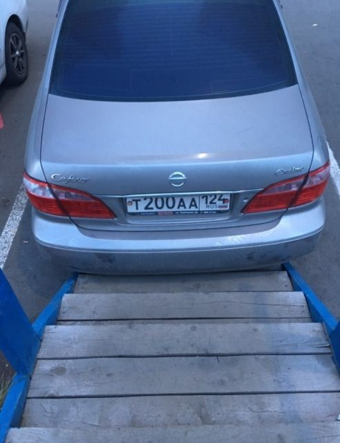 <p>Arabalarını öyle yerlere park ettiler ki şaşırmamak elde değil. İşte birbirinden kötü park yerleri...</p>