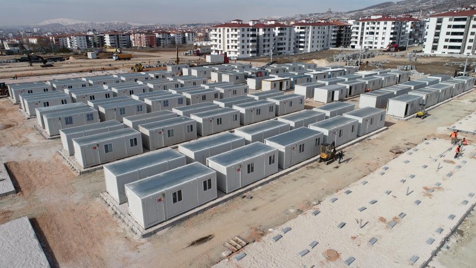 <p><strong> "Konteynerlere gitmek bizim için daha güvenli"</strong></p>

<p>Filiz Güler, deprem nedeniyle çok korktuklarını, evlerde yaşamaktan çekindikleri için ilk günden itibaren çadırda kaldıklarını belirtti.</p>
