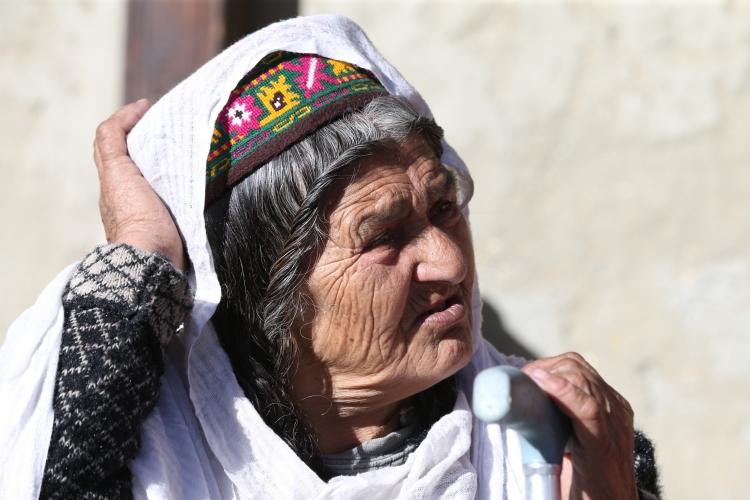 <p>Pakistan'ın en kuzeyindeki Gilgit-Baltistan'a bağlı 200 kilometrelik Hunza vadisinde yaşayan Buruşo ve Vakhi halkları, 2 bin metrenin üzerindeki dağlık bölgelerde kışın gelmesiyle ülkenin geri kalanından aylarca izole halde yaşıyor.</p>

<p> </p>
