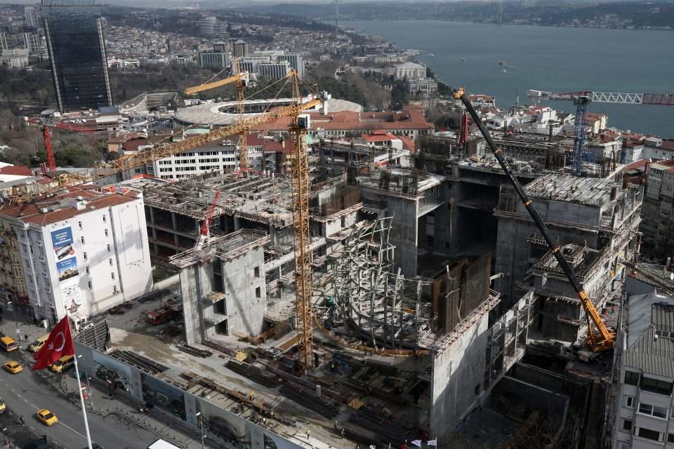 <p> Bu mekan Taksim Meydanıyla bütünleştiğinde muhteşem görüntüsü insanları buraya çekecek. Burası gençlerin buluşma noktası olacak."</p>