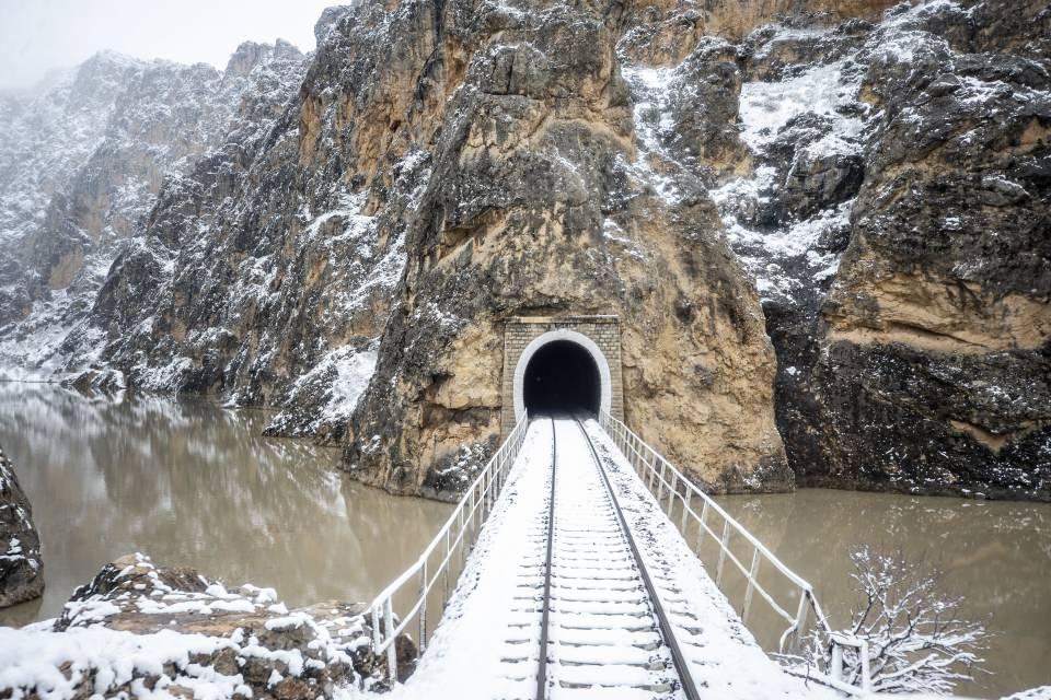 <p>Erzurum Kongresi'nin düzenlendiği bina, Atatürk'ün kentte konakladığı müze ev, Taşhan ve Erzurum evleri de kentte görülmesi gereken yerler arasında bulunuyor.</p>

<p> </p>
