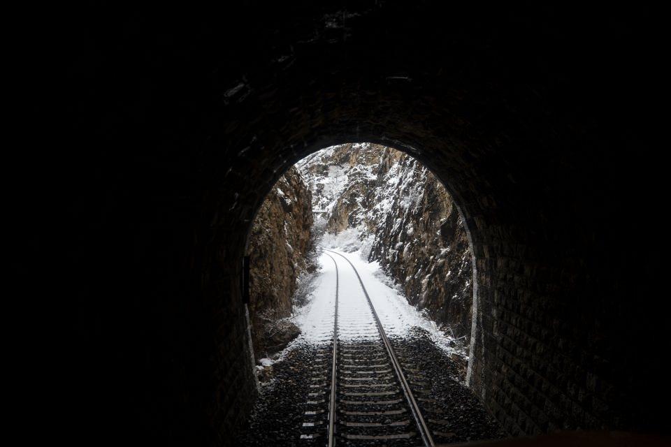<p>Sivas bıçağı, Sivas ağızlığı, kemik tarak, gümüş işçiliğinin örnekleri Sivas'tan alınabilecek hediyelikler arasında bulunuyor.</p>

<p> </p>
