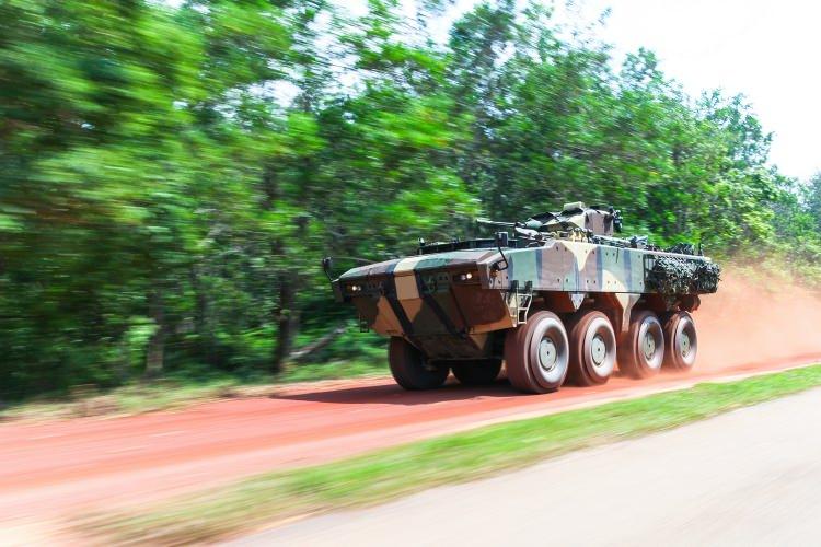 <p>Türk savunma sanayisi firmaları, Malezya Kara Kuvvetlerinin bel kemiğini oluşturan 8x8 tekerlekli zırhlı muharebe aracı projesindeki sorumluluklarını başarıyla yerine getirdi.</p>
