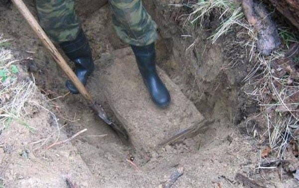 <p>Kazdıkları yerden çıkan sandığın içini açınca...</p>
<p> </p>