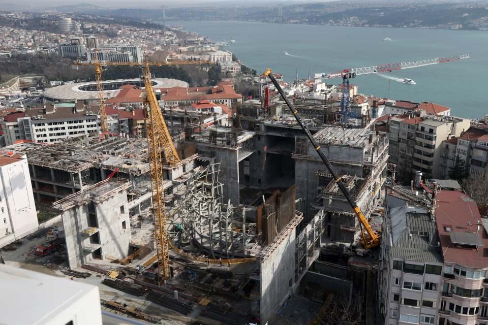 <p>Beyoğlu Belediye Başkanı Haydar Ali Yıldız, yeni Atatürk Kültür Merkezinin (AKM) genel inşaatının yüzde 25'inin, kaba inşaatının ise yüzde 85'inin tamamlandığını söyledi. </p>