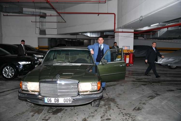 <p>MHP Genel Başkanı Devlet Bahçeli, özel koleksiyonunda yer alan 06 DB 009 plakalı aracını yerel seçimlerde MHP adına en yüksek oyu alan Harran Belediye Başkanı Mahmut Özyavuz'a hediye etti.</p>
