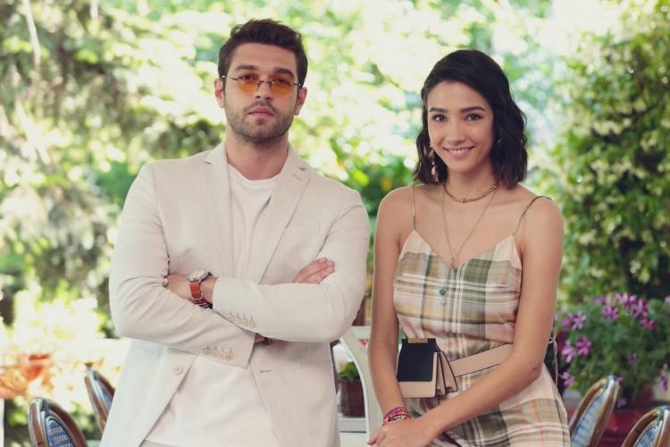 <p>FURKAN ANDIÇ / AYBÜKE PUSAT - EN İYİ DİZİ ÇİFTİ</p>
