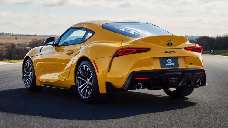 <p>Motor dinamiklerini bitirmeden önce 2.0 litrelik motorlu versiyonun toplamda 1.443 kilogram, 3.0 litrelik altı silindirlinin ise 1.542 kilogram ağırlığında olduğunu belirtmeden geçmeyelim</p>