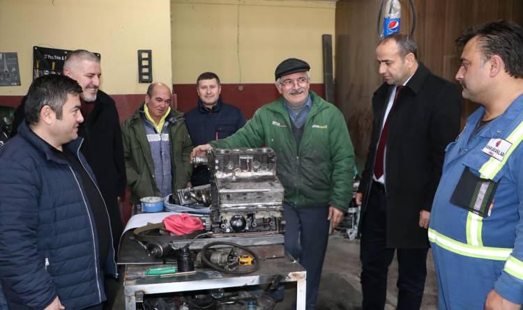 <p>Tekirdağ Oto Sanayi Sitesi'nde motor tamirciliği yapan ve 1978 yılında LPG'yi otomobilde kullanma fikrinin &ouml;nc&uuml;s&uuml; olarak tanınan Halit Avcıoğlu, o d&ouml;nem kamuoyunda b&uuml;y&uuml;k ilgi g&ouml;rd&uuml;. Yıllardır motor tamirciliği yapan Avcıoğlu, şimdi de yerli ve milli biri kare pistonlu diğeri yuvarlık pistonlu olmak &uuml;zere iki ara&ccedil; motoru tasarladı.</p>
