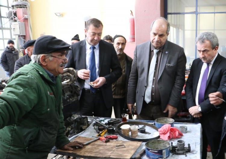 <p>Avcıoğlu, bilinen motor arızalarının yeni tasarladığı motorda olmayacağını ve uzun &ouml;m&uuml;rl&uuml; olacağını savunarak, "Bu motorun tamiri gerekmeyecek. Ak&uuml;ler nasıl değişiyor ise &ccedil;anta gibi yerinden alınıp yenisi konulabilecek. Bir motorun kompres&ouml;r&uuml; ne kadar iyi ise o kadar g&uuml;&ccedil;l&uuml; olur" dedi.</p>
