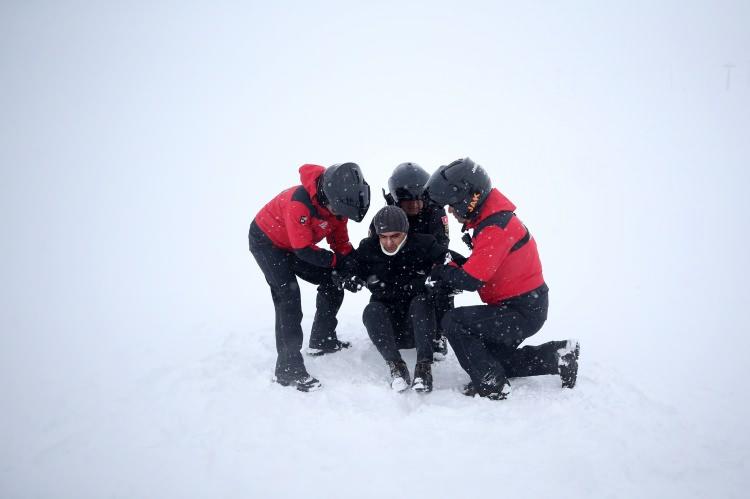 <p>Öte yandan jandarma asayiş ekipleri de Erciyes Kayak Merkezi'nde oluşacak herhangi bir hırsızlık, trafik kazası, kaybolma gibi olaylara müdahale ederek vatandaşın huzuru ve güvenliği için mücadele veriyor.</p>