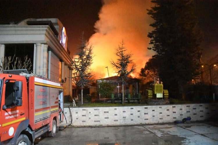 <p>Yangın, saat 02.00 sıralarında merkez Yüreğir ilçesi Havutlu Mahallesi Karataş yolu'daki pamuk ve yağ fabrikasının deposunda çıktı</p>

<p> </p>
