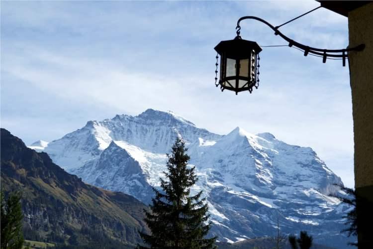 <p> </p>
<p> Araç trafiğine kapalı Wengen köyü 1270-2320 metre yükseklikte kayak yapma imkanını sunmaktadır ve çok sayıda, helal özellikli kayak oteline ev sahipliği yapmaktadır. Bu otellerde helal yiyecek seçenekleri sunulmakta ve HalalBooking.com’dan rezervasyon yaptırmanız durumunda odanızda alkol kesinlikle bulundurulmamaktadır.</p>