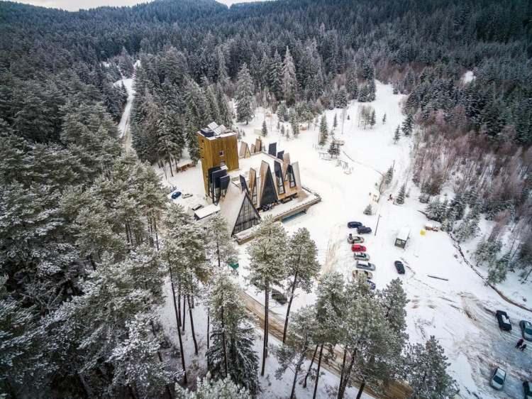 <p>Bosna Hersek</p>
