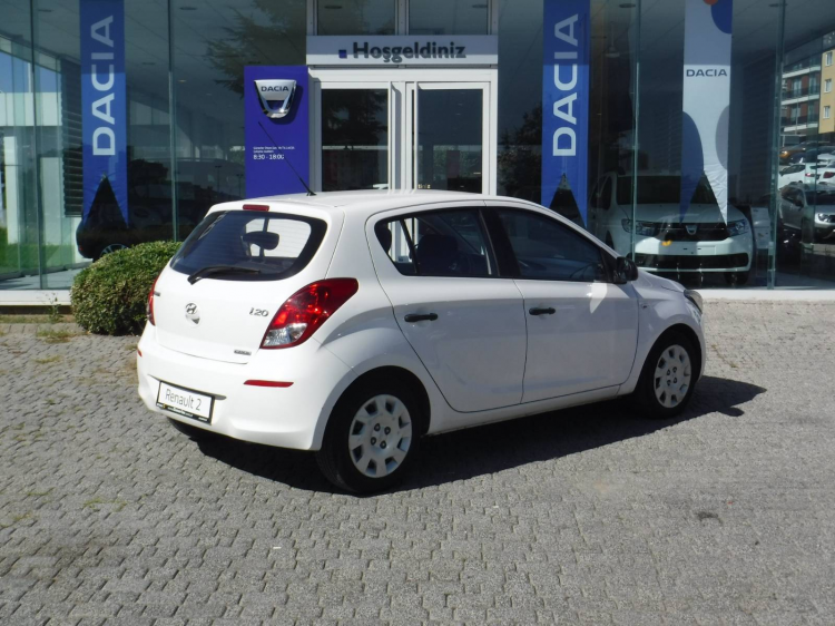 <p><strong>Hyundai i20</strong> 1.4 CRDI Jump 2013 55.400 TL</p>
