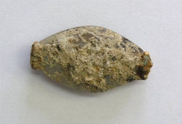 <p>Arkeolojik kazılarda bulunan bu eserin değeri temizlendikten sonra ortaya çıktı. 3.5 cm uzunluğunda bir taş üzerinde 3.500 yıllık muhteşem bir çizim bulundu. </p>
<p> </p>