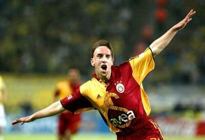 <p><span style="color:#FFD700"><strong>GALATASARAY'DAN 'FARK' RÖVANŞI</strong></span></p>

<p>2005 yılında İstanbul Atatürk Olimpiyat Stadı'nda oynanan Türkiye Kupası finali Galatasaray'ın 5-1'lik galibiyeti ile sona ermişti. Sarı kırmızılıların bu galibiyeti en az Fenerbahçe'nin 6-0'lık galibiyeti kadar uzun süre gündemi meşgul etmişti.</p>
